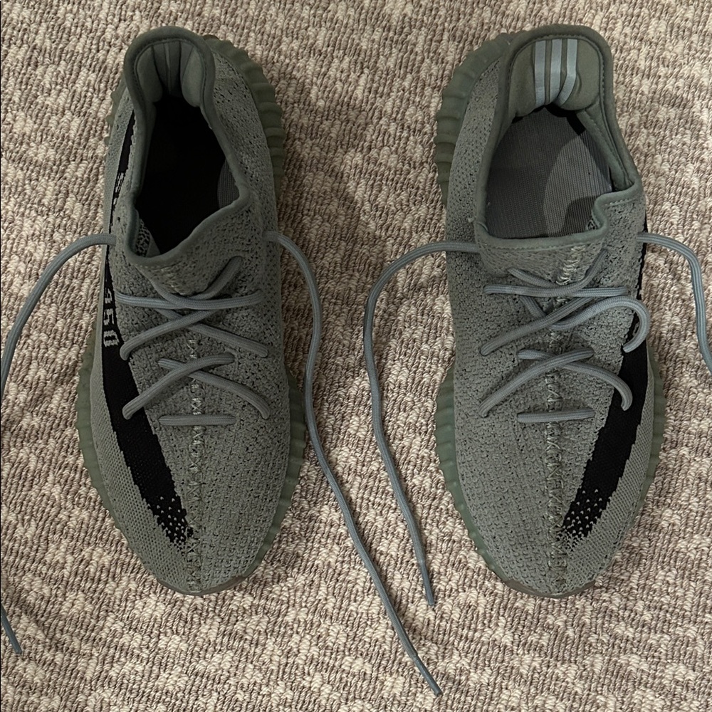 Yeezy Boost 350 V2. Size 10.